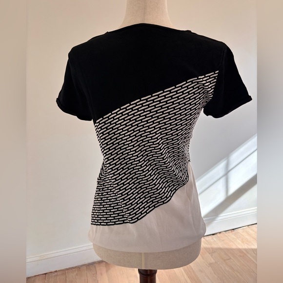 White House Black Market Size Medium Black and White Knit Blouse - Picture 2 of 6